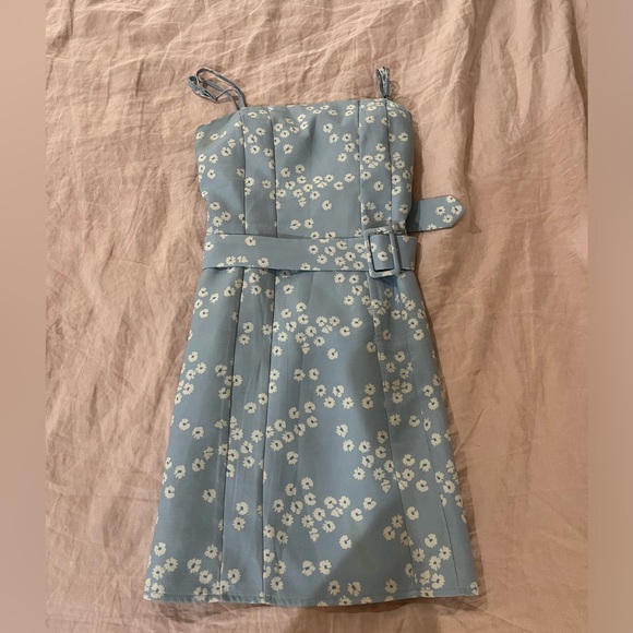 Dresses & Skirts - blue floral mini dress from the summer i turned pretty